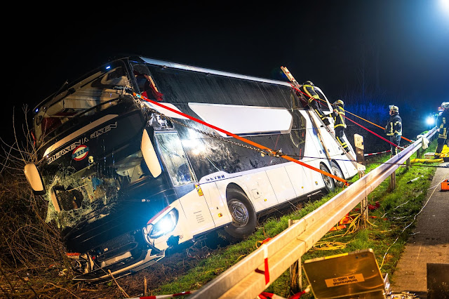 ⚠️BRUTÁLIS buszbaleset történt⚠️ Rengeteg a mentő a helyszínen! Sajnos több gyerek is azonnal…