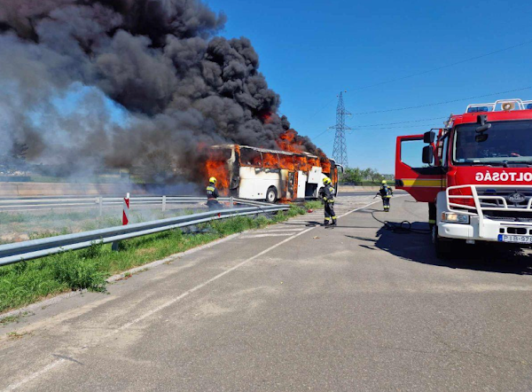 Kigyulladt a távolsági Volánbusz – Az utasok az életükért küzdöttek, égő pokollá változott járműben – ITT vannak a felkavaró részletek és fotók